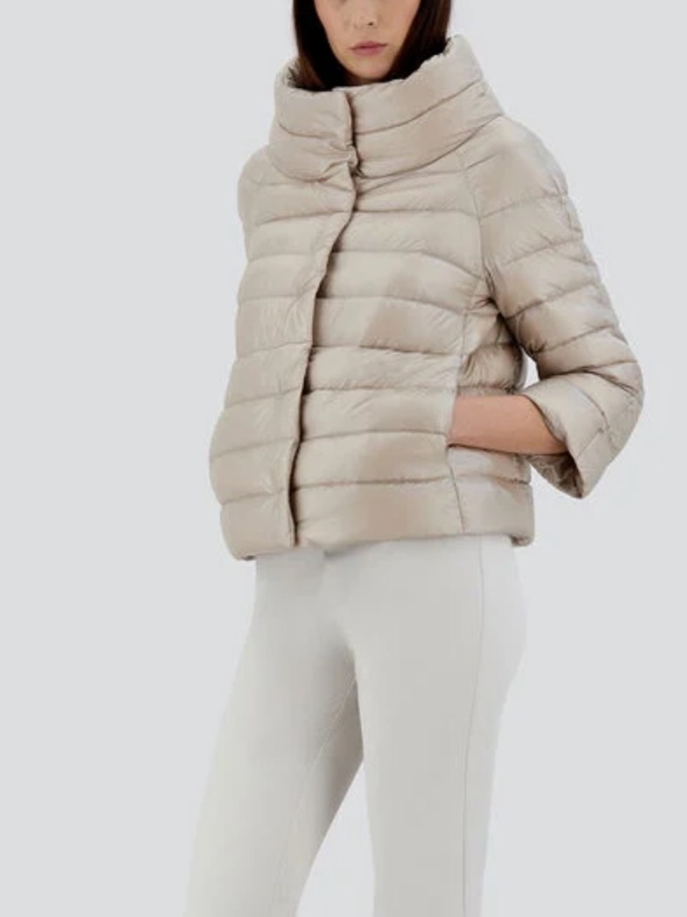 HERNO SOFIA ICONIC DOWN CROP PUFFER JACKET IN CHAMPAGNE